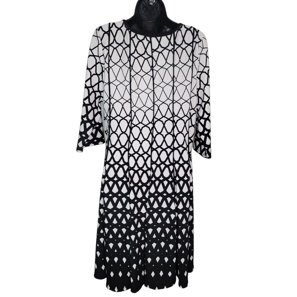 Avenue textured geometric print black & white dress size 14/16 - Picture 2 of 9